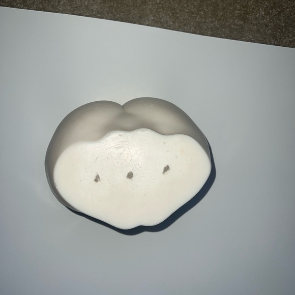 CAIYU CANDLE Le Derrière Candle in White - Picture 4 of 11